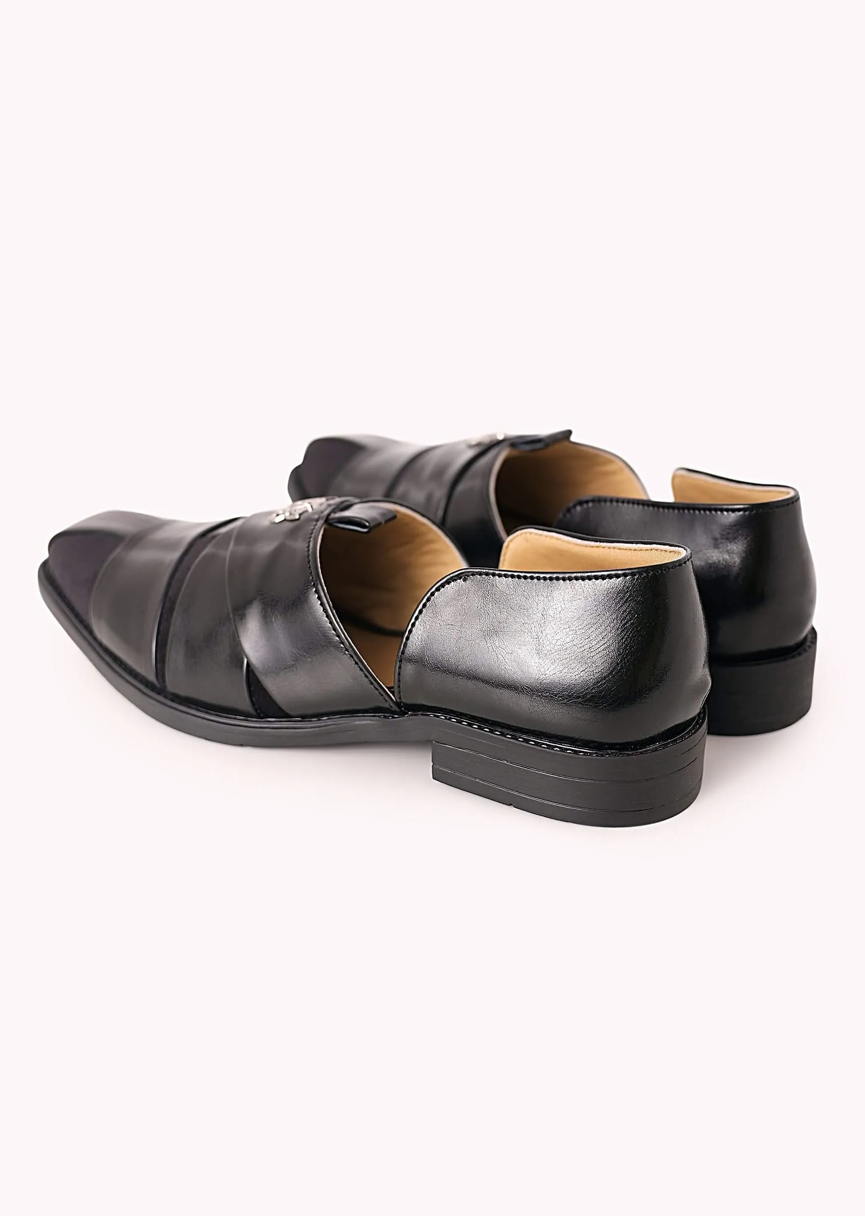Black Juttis with Textured Detail
