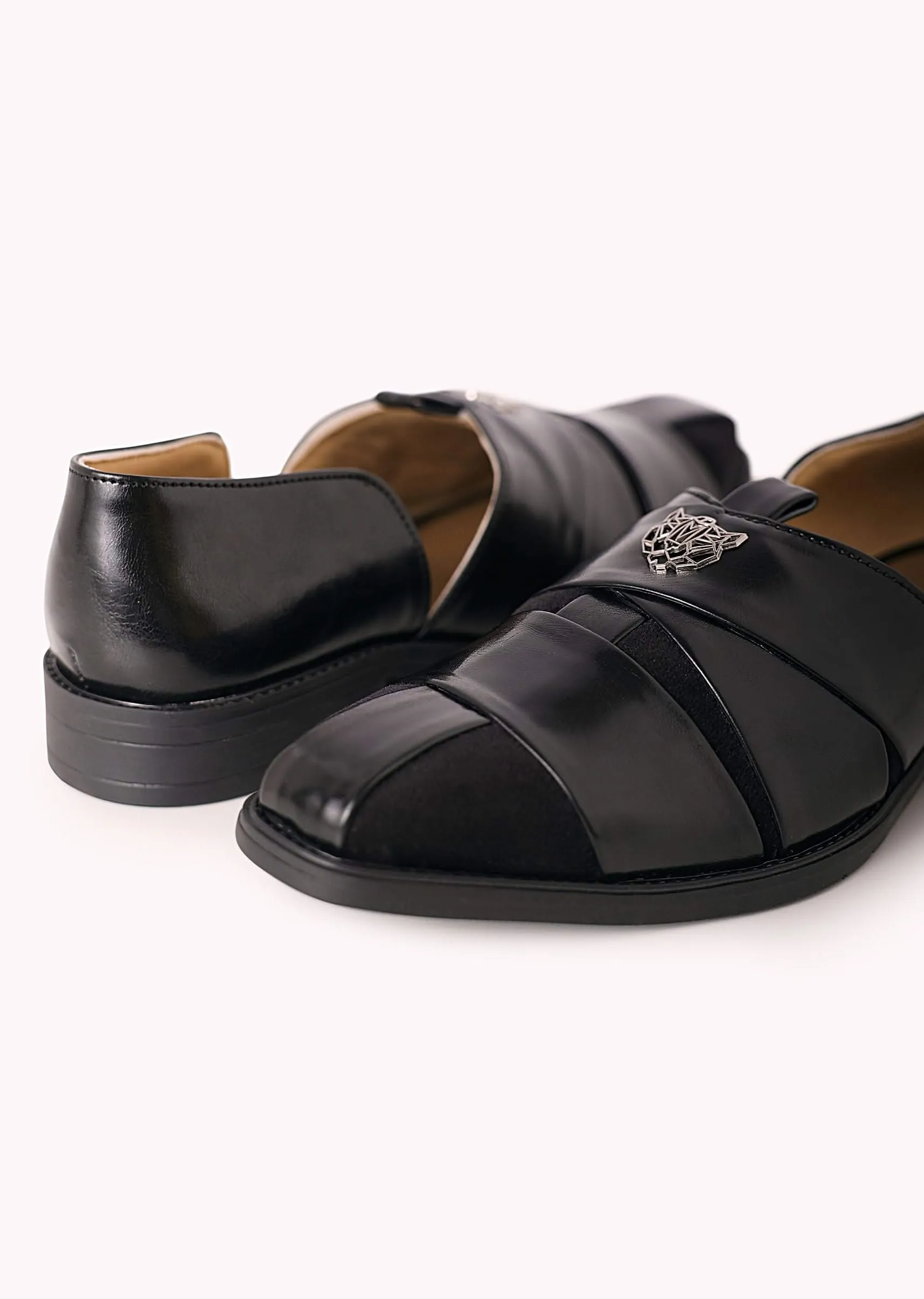 Black Juttis with Textured Detail