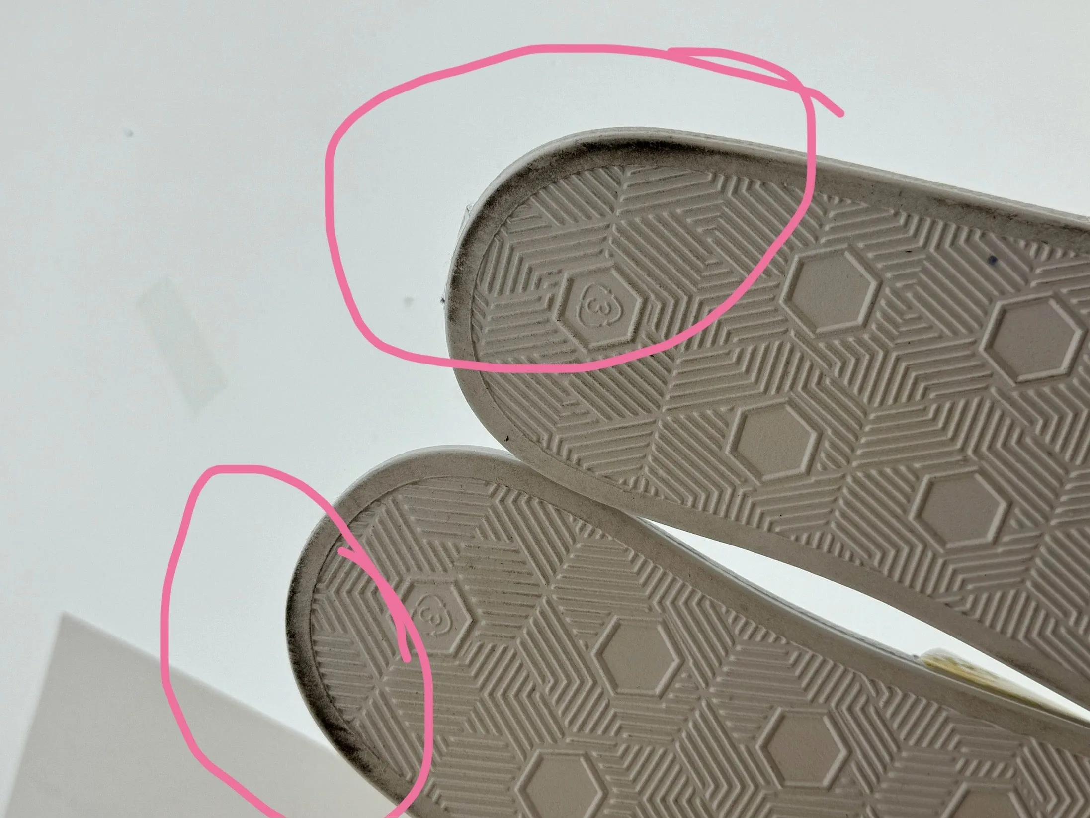 Damaged/Store Return Versace Jeans Couture White/Gold Signature Pattern Pool Slide-11