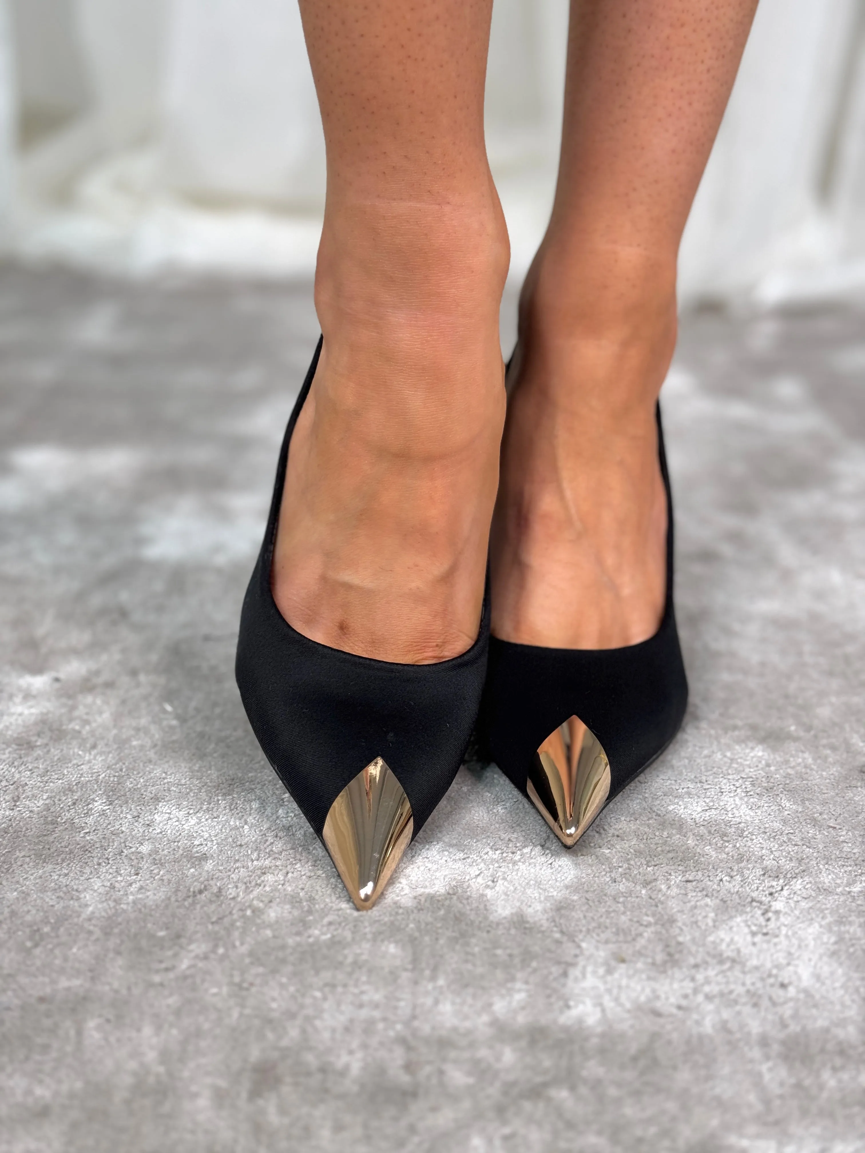 Kelly Metallic Point Heels In Black