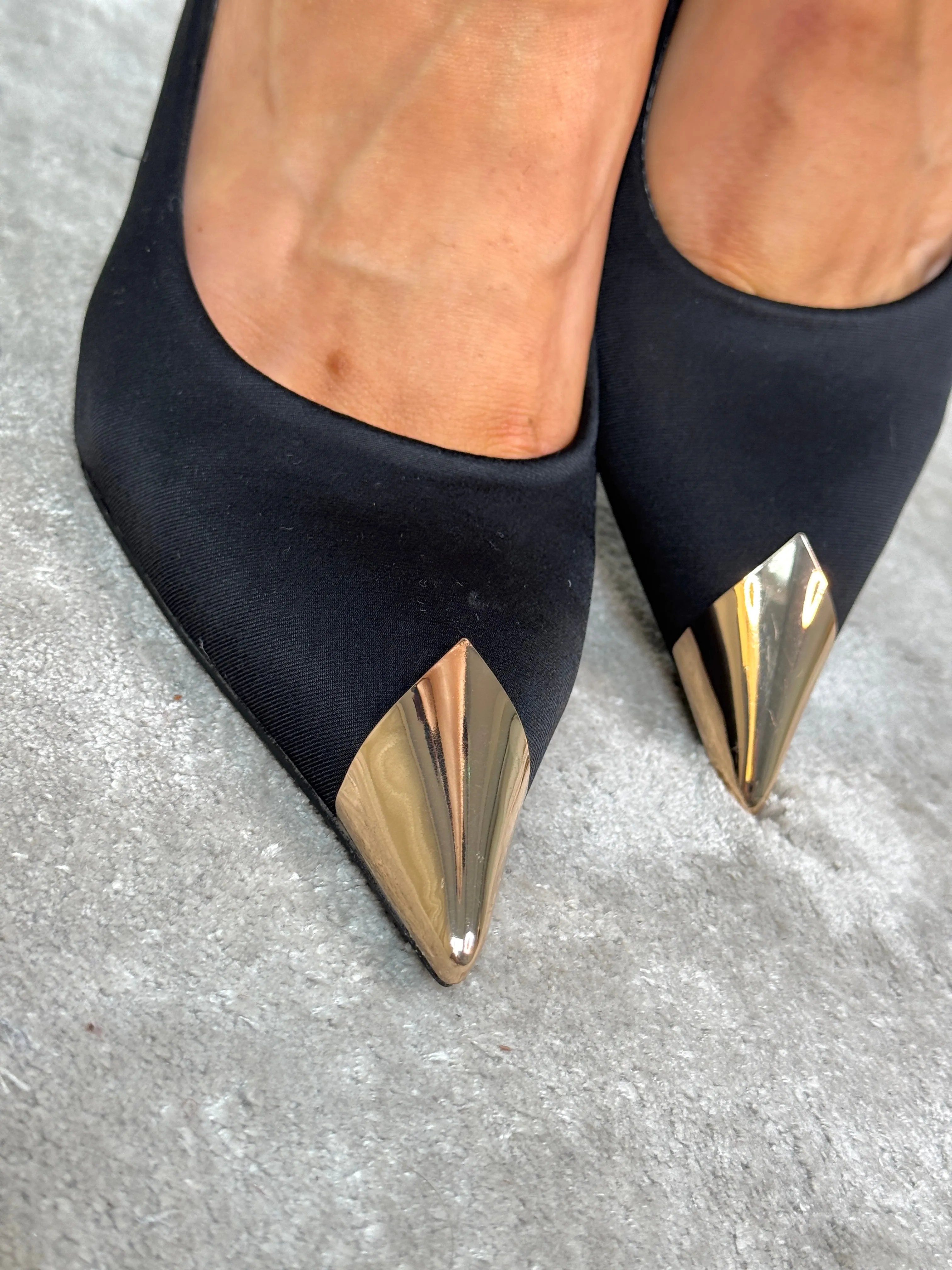 Kelly Metallic Point Heels In Black